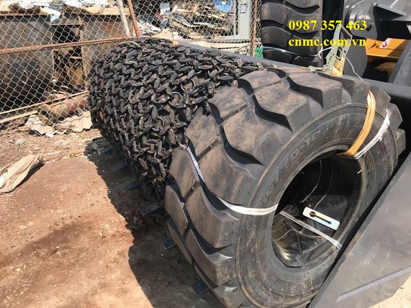 Lốp máy xúc lật chui hầm 15/70-18