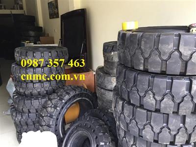 Lốp xe nâng hơi mã 8.25-15 hiệu Deestone Thái Lan