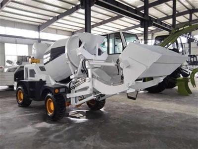 Xe trộn bê tông tự nạp nhiên liệu trung quốc 1.5 khối hiệu Zhongyue