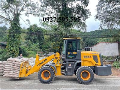 Máy xúc lật LEHMAN 936 có gầu xúc, tháo lắp nhanh và càng nâng gạch