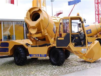 Xe trộn bê tông tự nạp nhiên liệu CARMIX 3.5TT