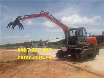 Bàn giao máy xúc đào gắp gỗ cần dài hiệu Jinggong