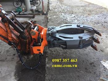 Lắp đặt bộ kẹp gắp gỗ cho máy xúc Doosan 140 tại Vân Đồn