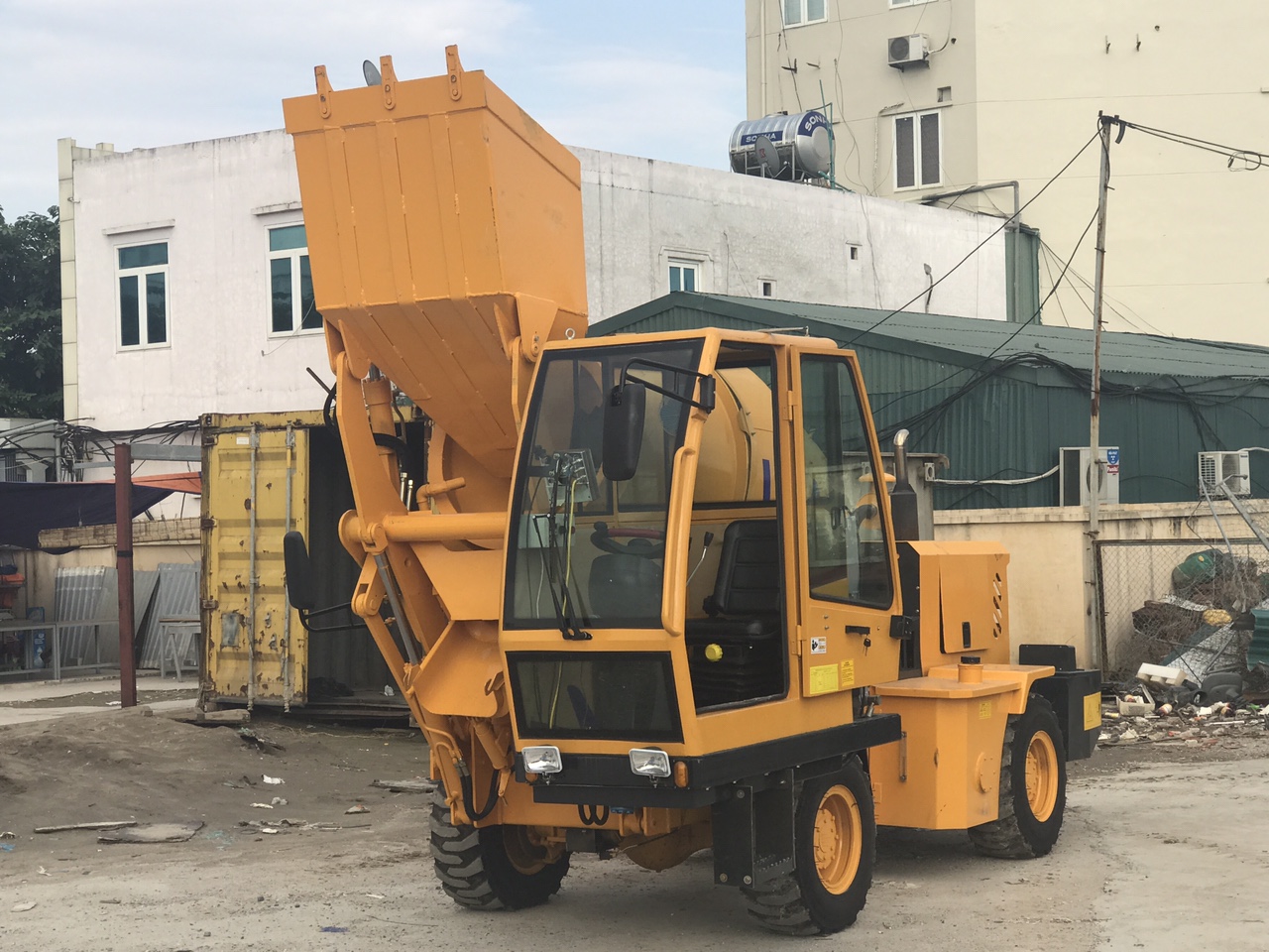 XE TRỘN BÊ TÔNG TỰ NẠP LIỆU HANK 2.2M3