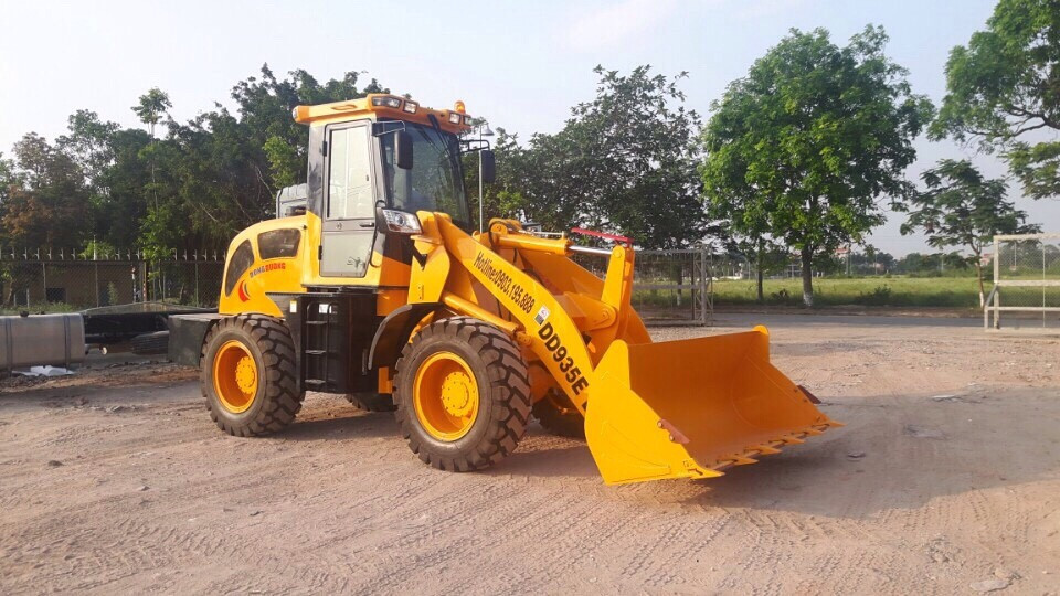 XE XÚC LẬT GẦU 1,5 KHỐI